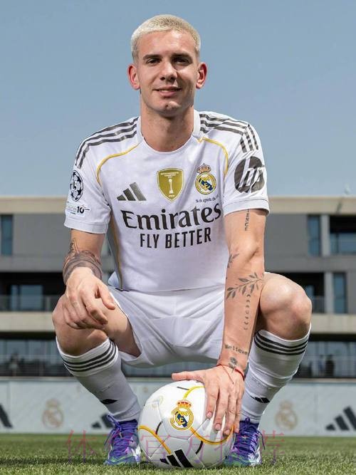 世体:皇马青训签下年轻中场大卫-梅拉多 世体:皇马青训签下年轻中场大卫-梅拉多